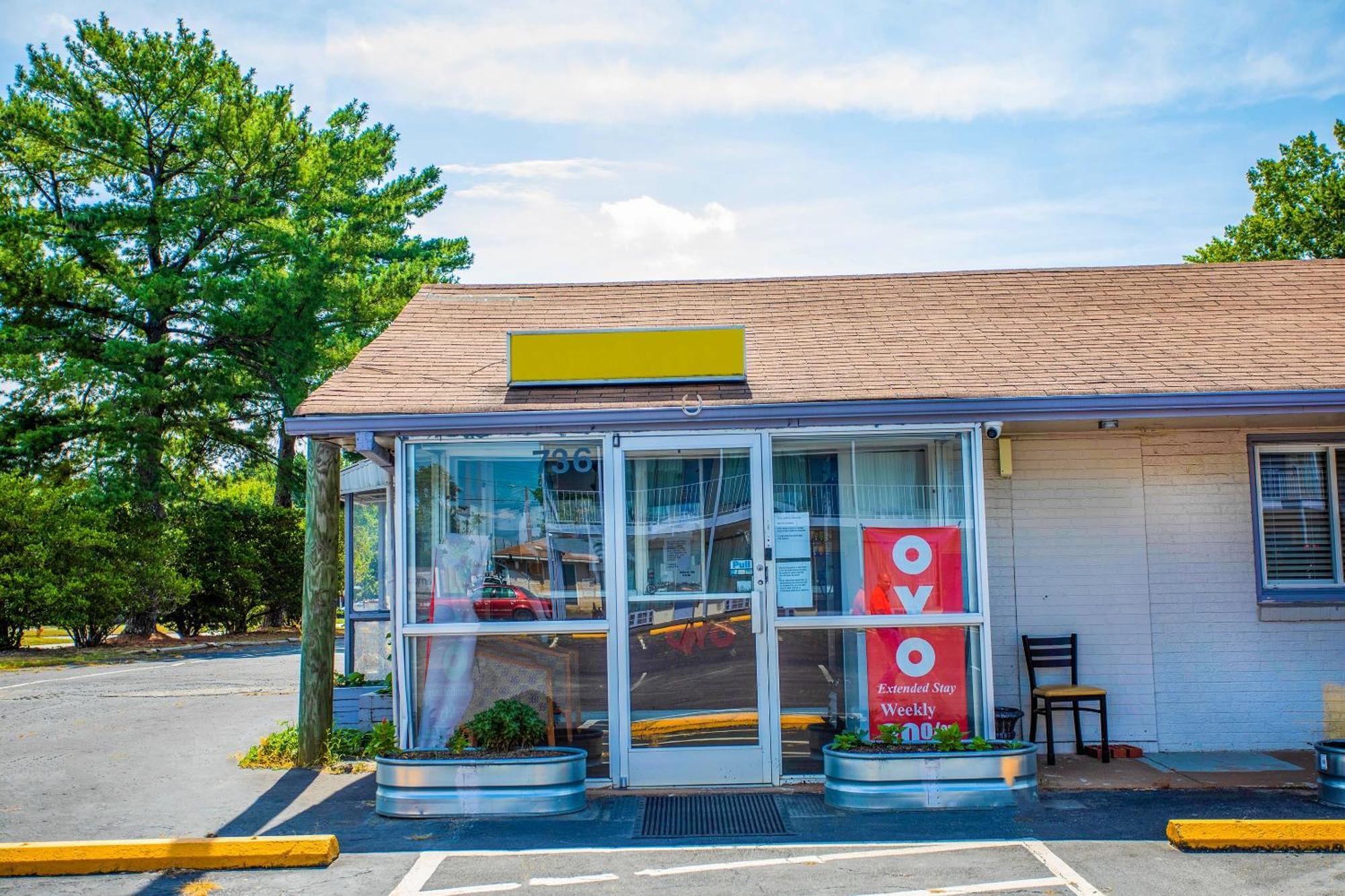 Oyo克纳斯维尔酒店 外观 照片
